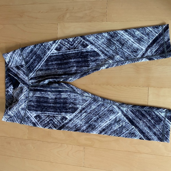 Workout bundle (Alo Yoga & Lululemon) - Picture 2 of 8